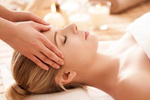 What are the qualities of a good massage therapist?